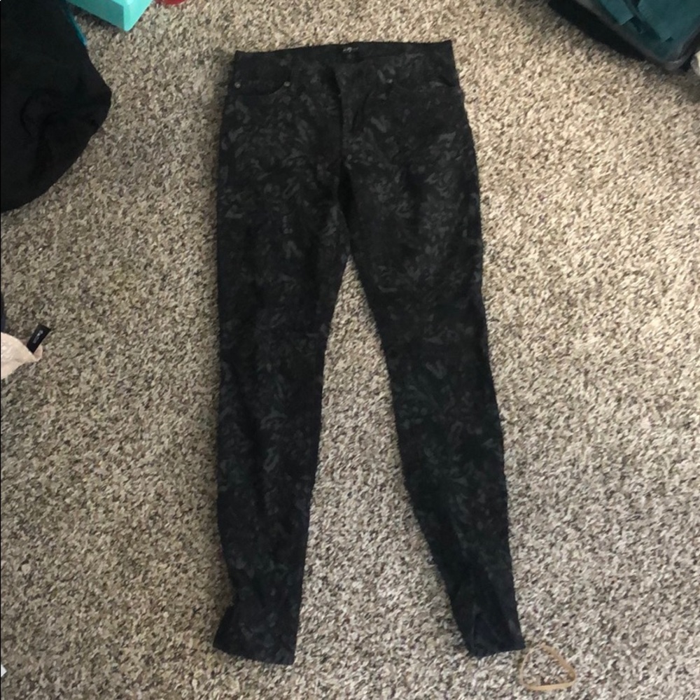 Seven for all man kind black floral jeans! Size 25